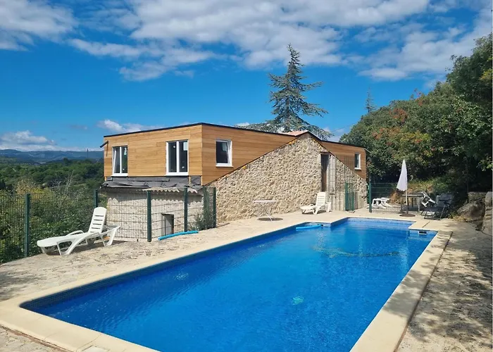 La Roche 8 Aigues-Vives (Herault)