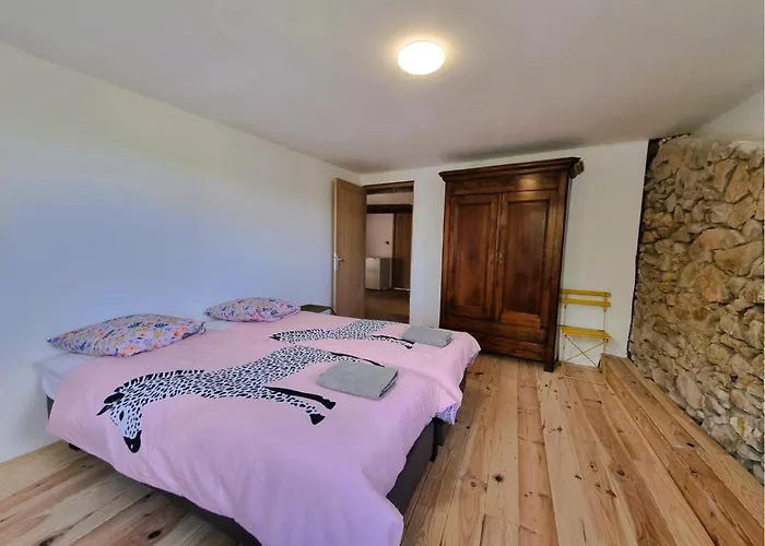 Casa de Férias La Roche 8 Aigues-Vives (Herault)